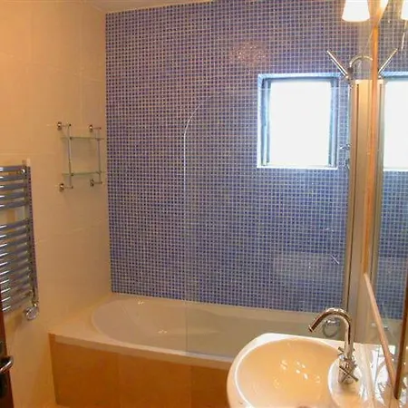 Sleeps 6 With Air Con *
