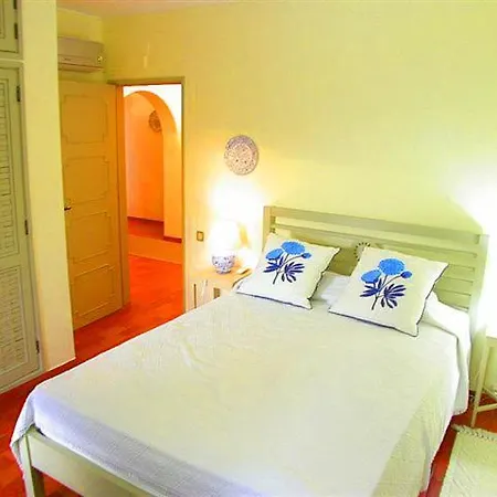 Villa Sleeps 6 With Air Con